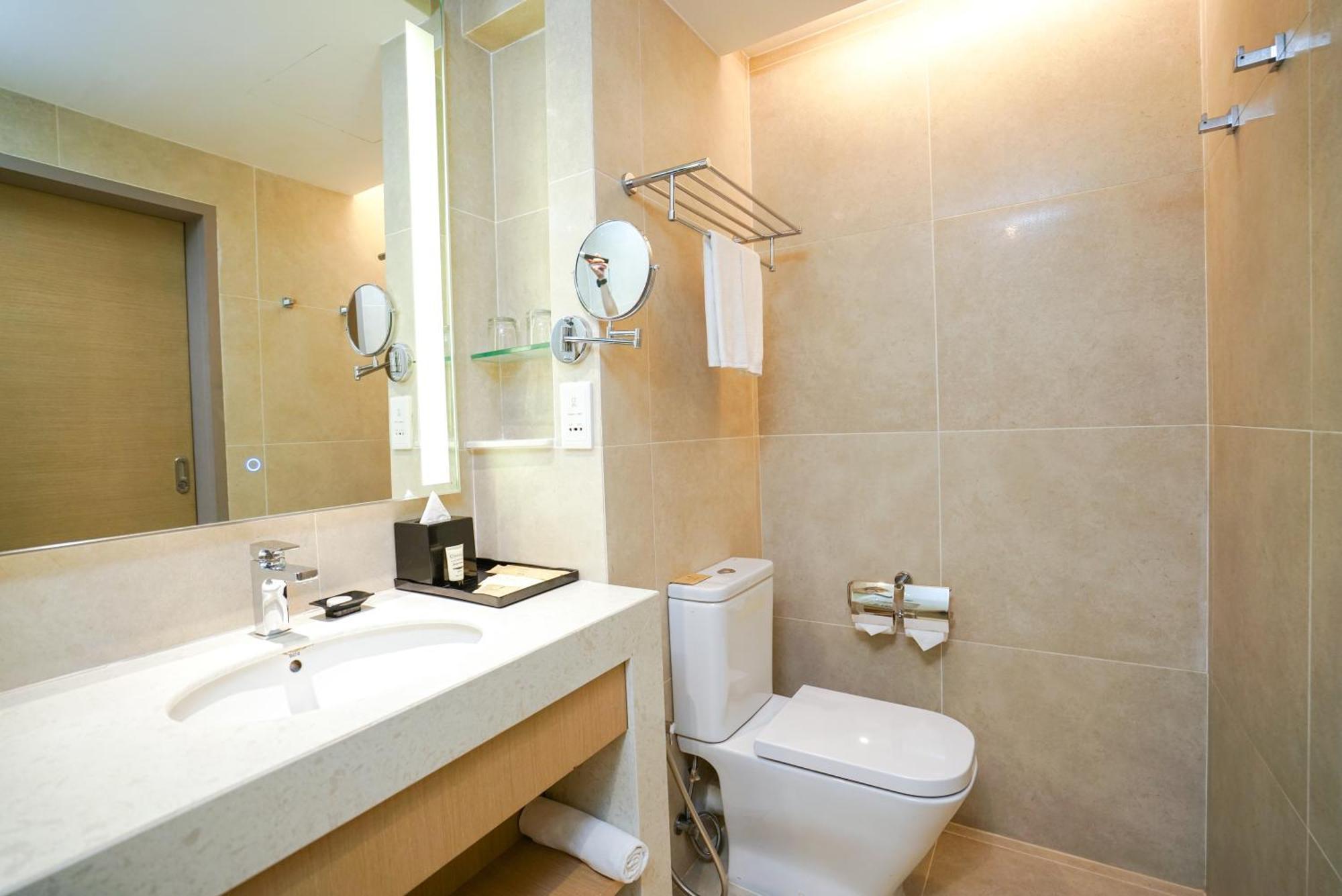 Mercure Shaw Parade 4*