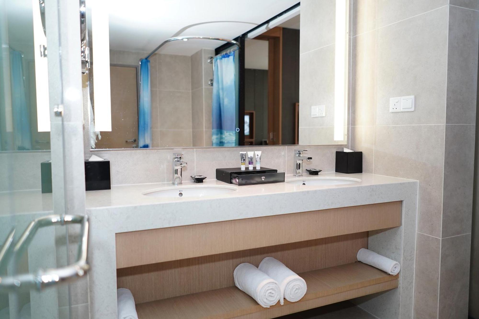 Hotel Mercure Shaw Parade 4*