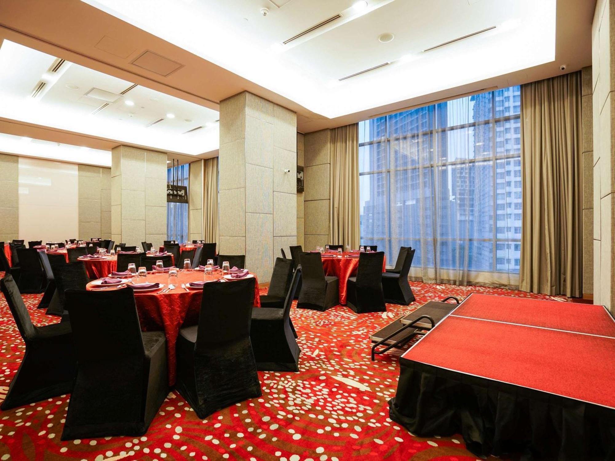Mercure Shaw Parade 4*