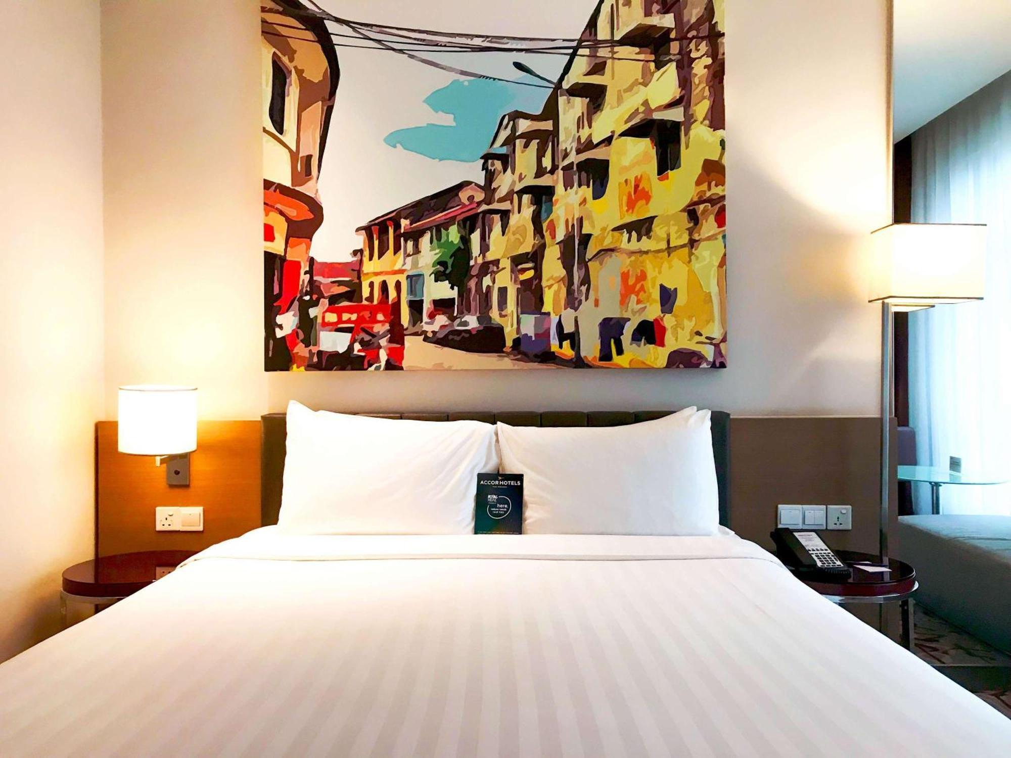 Mercure Shaw Parade 4*