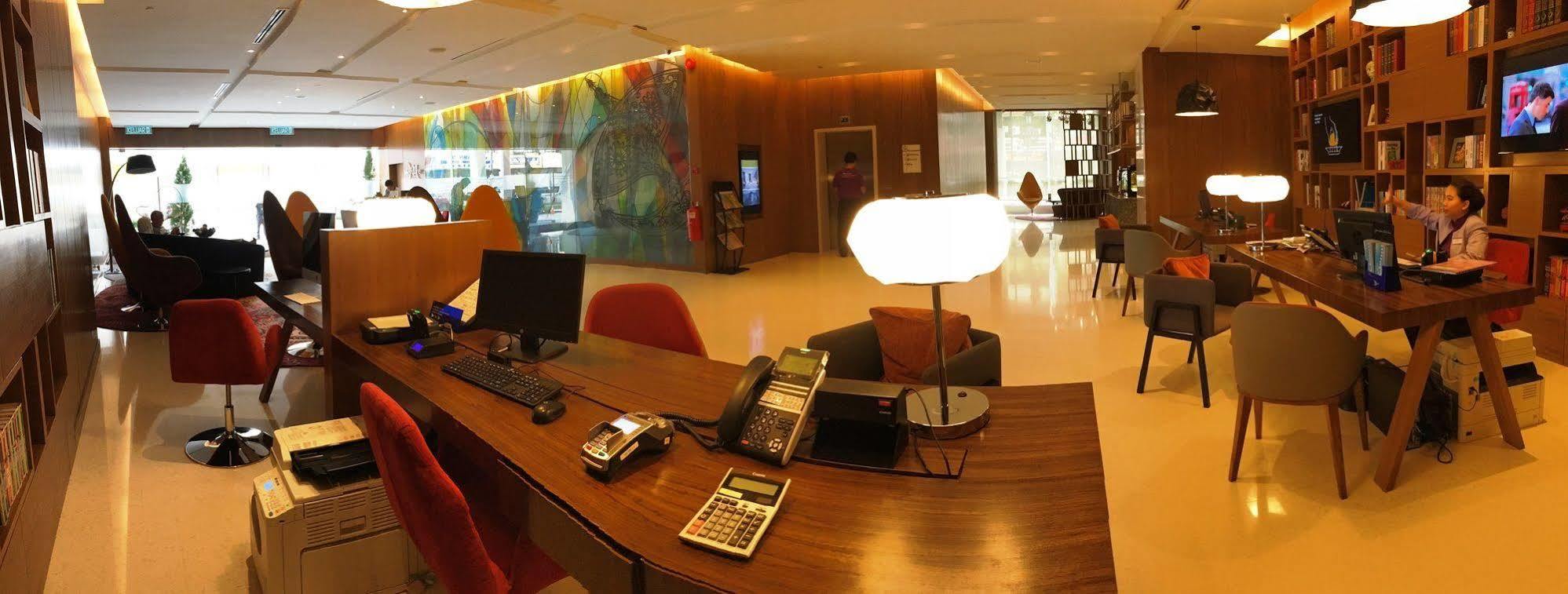 Hotel Mercure Shaw Parade 4*